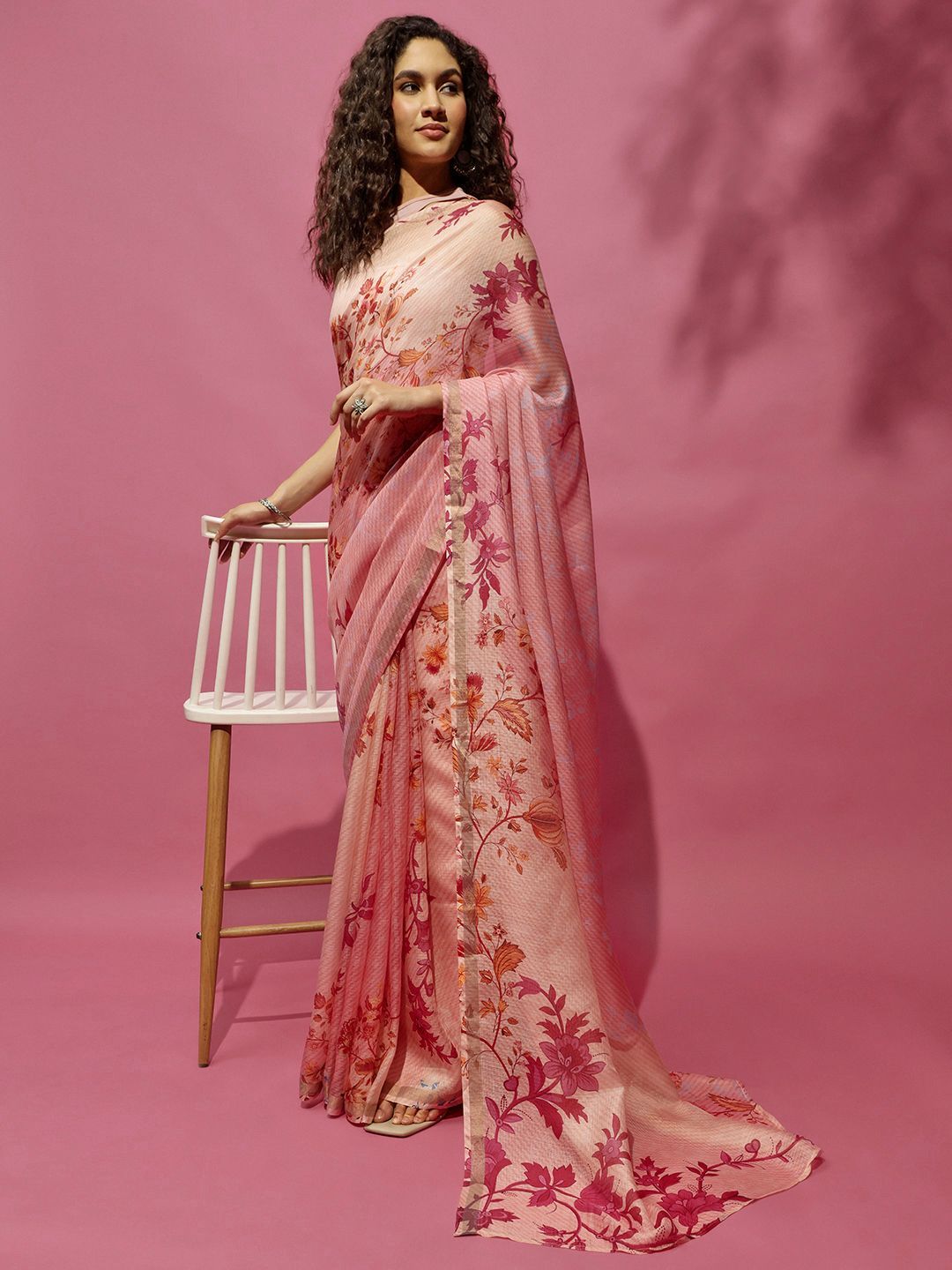 QZgg4k7n_ecaf94553dca4a5bb2f345d10ebc314a.jpg navyasa by liva Floral Printed Saree - Image 1